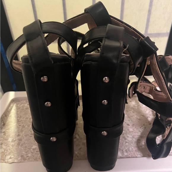 YRU Nightcall Hi Platform Heels - Picture 9 of 10